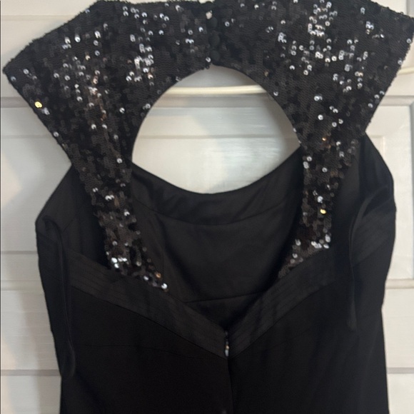 Badgley Mischika Elegant Black Dress with Sequin Details - Picture 4 of 8